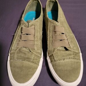 Casual Olive Green Slip-On Canvas Women's Sneakers